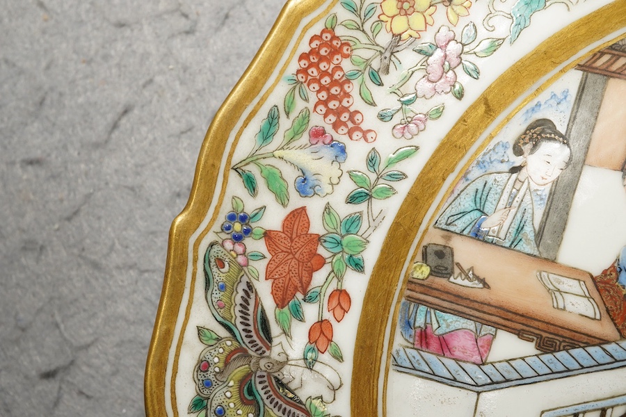 A fine Chinese famille rose ‘Romance of the Western Chamber’ dish, Jiaqing-Daoguang period